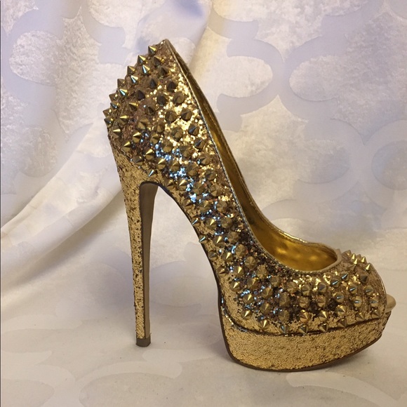 Gold spike pumps - Picture 3 of 3